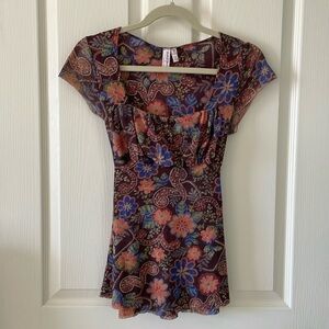 Sweetpea. Brown, shortsleeved top with ties in size medium